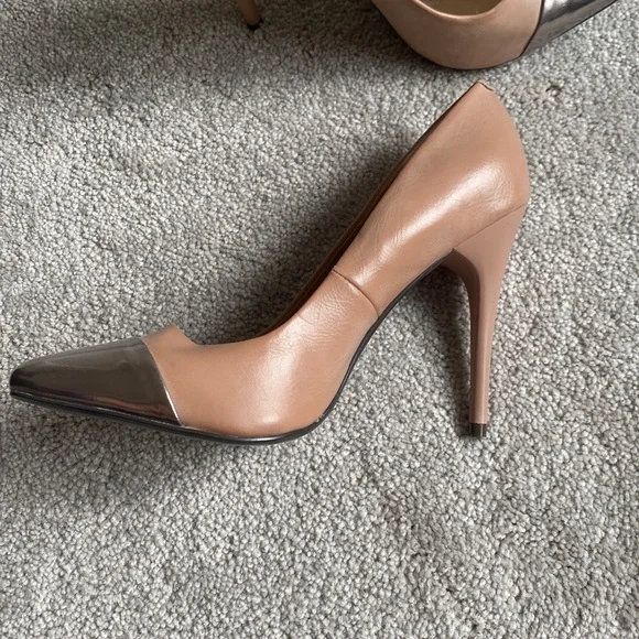 Heels - Picture 2 of 4